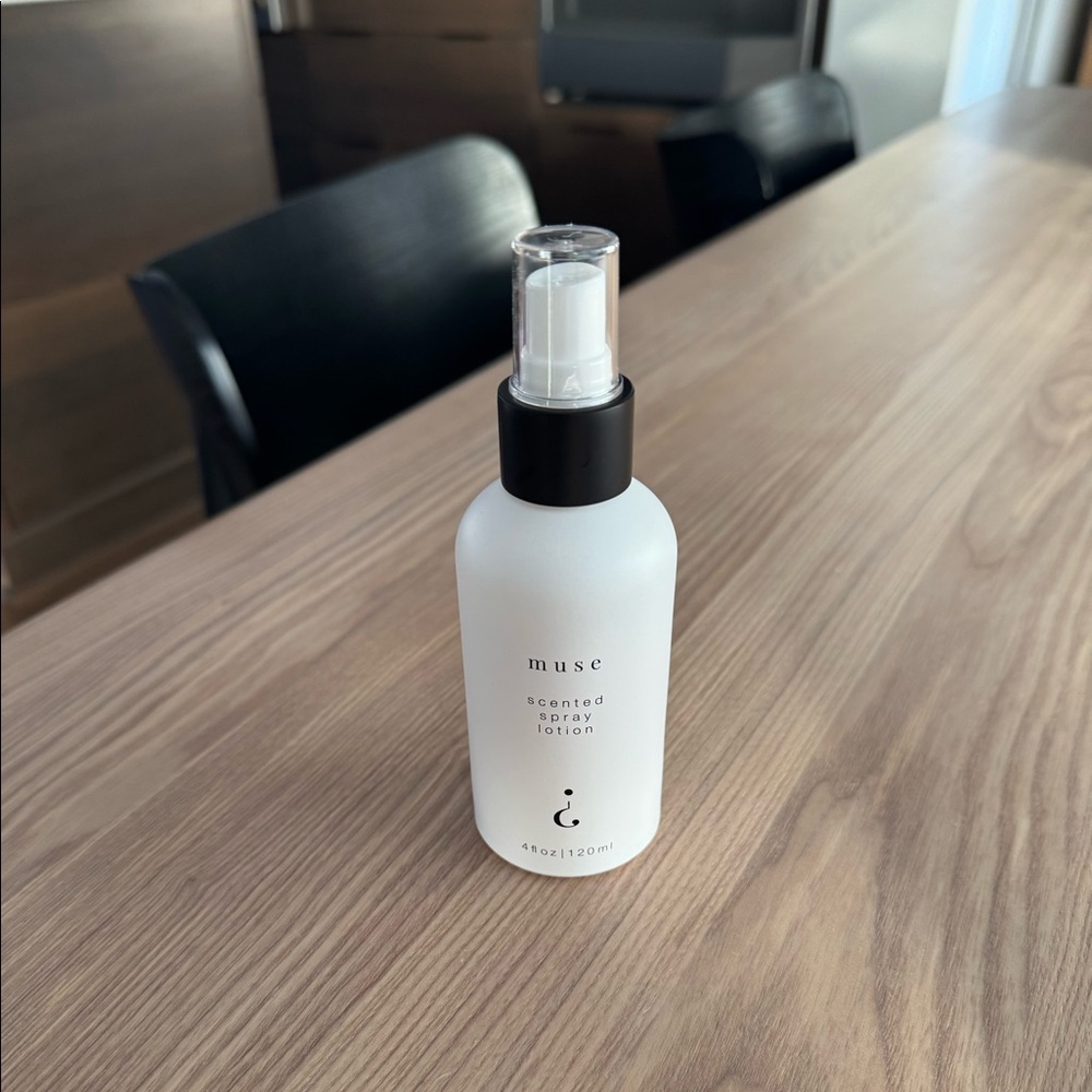 Riddle milky spray lotion - muse